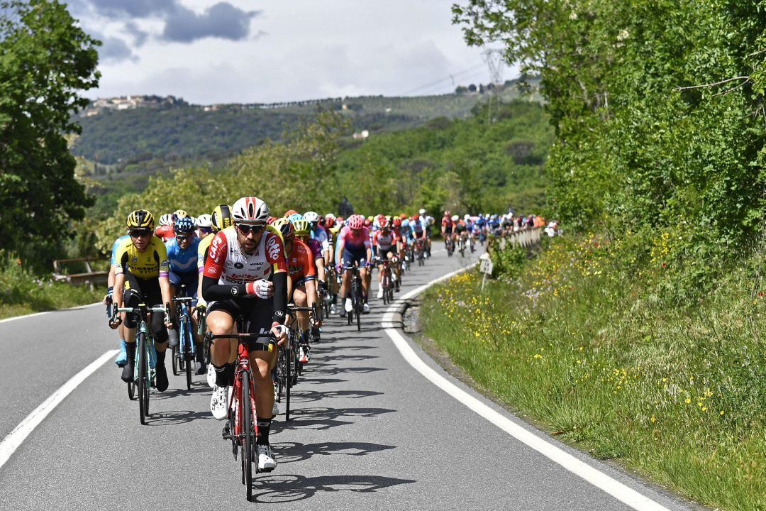 El pelotón durante la segunda etapa del Giro de Italia