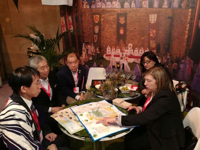 Marí Antonia Gancedo y Amparo Vidal, con la representación del consulado de Japón