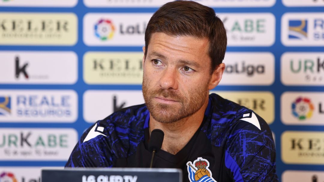 Xabi Alonso responde a las preguntas de los periodistas en Zubieta