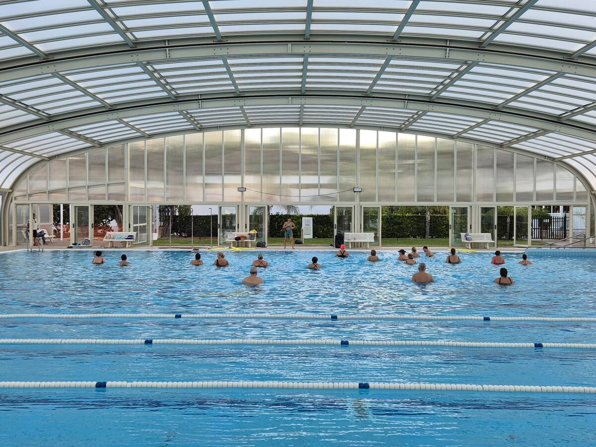 El Club Nazaret inicia la primera temporada de baño en la piscina climatizada cubierta más grande de Jerez