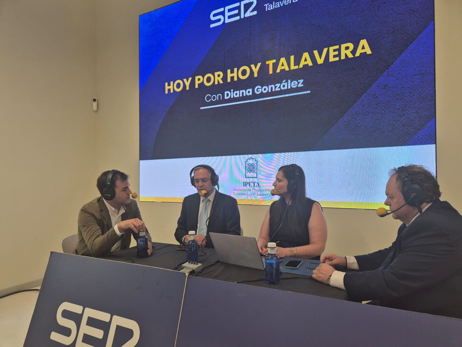 Hoy por Hoy Talavera desde IAT Tecnológica, en la calle Muñoz Urra.