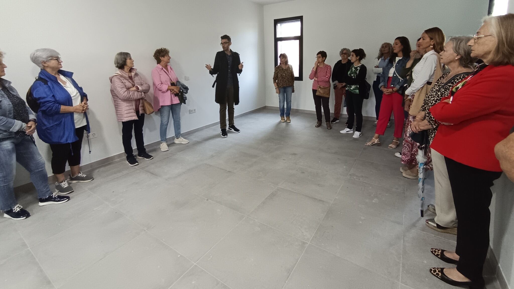 El alcalde de Novelda, Fran Martínez, estuvo presente en la inauguración del nuevo Espacio Municipal de Asociaciones Sociosanitarias