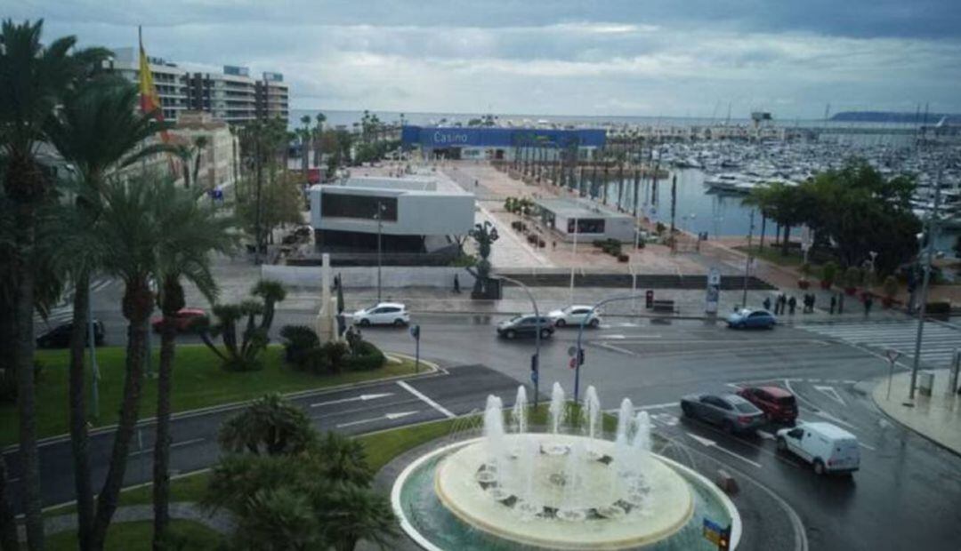 Vista de la nueva Tourist Info, en el Paseo del Puerto de Alicante, a punto de entregarse al Ayuntamiento.