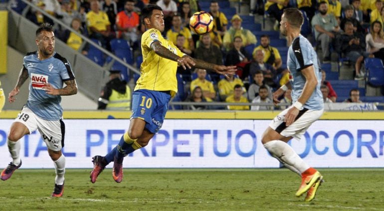 El delantero argentino de la U. D. Las Palmas, Sergio Ezequiel Araujo.