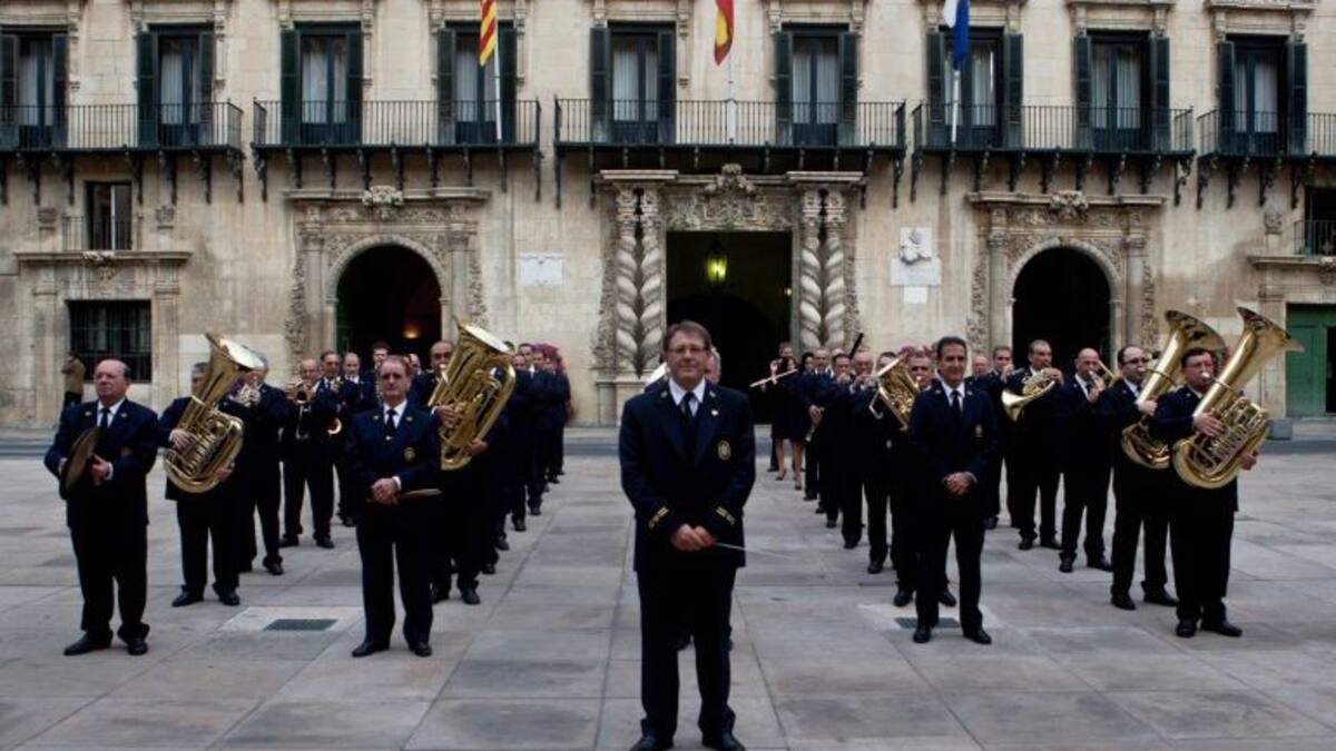 Los socialistas acusan a Guanyar de realizar contratos en la Banda Municipal con informes en contra