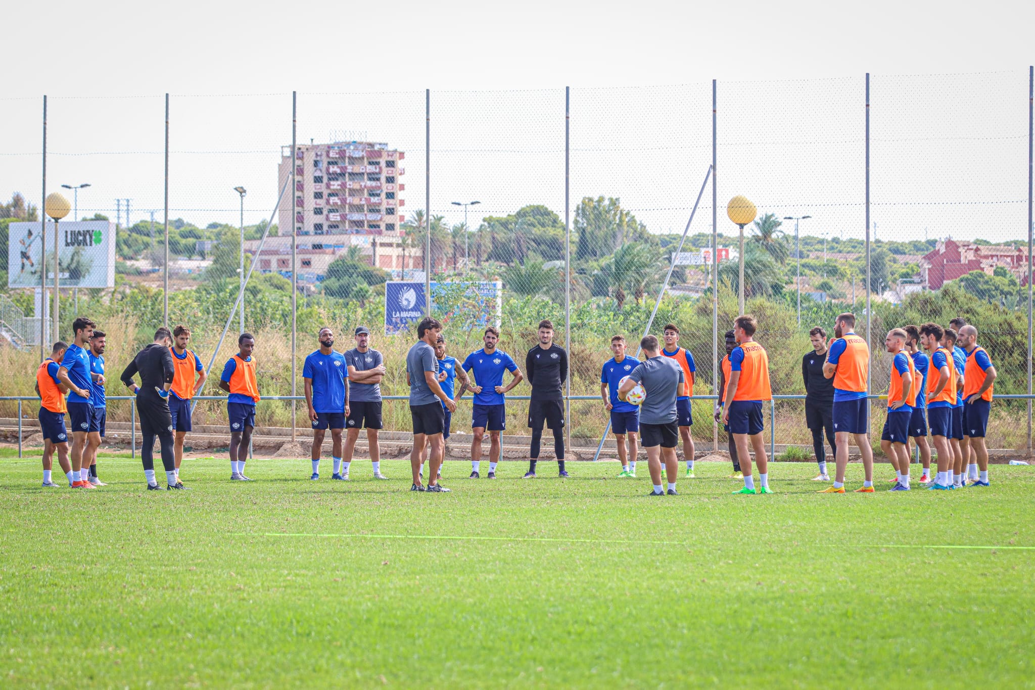 La plantilla del CF Intercity en un entrenamiento en Santa Pola. Foto: CF Intercity