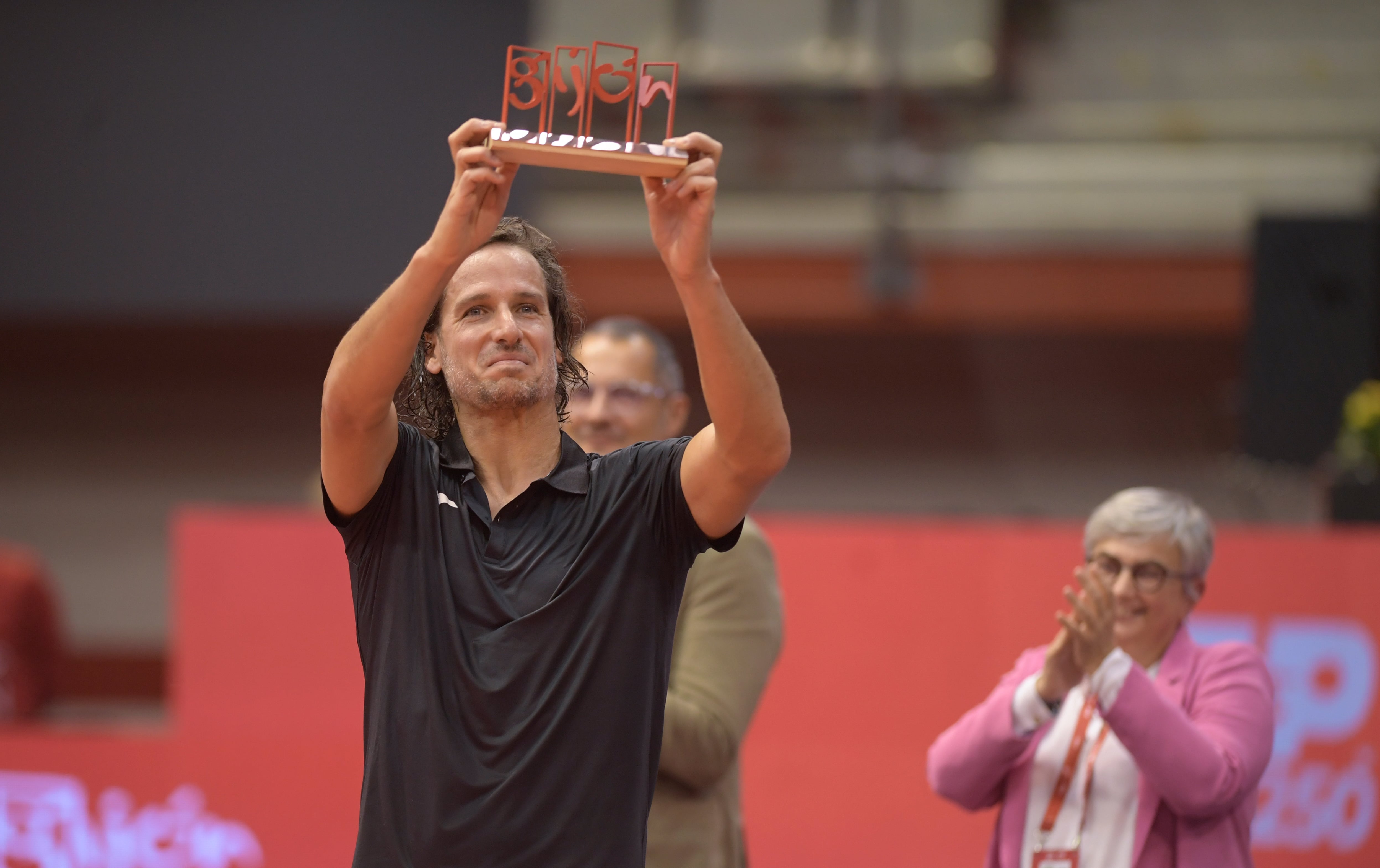 GIJÓN, 11/10/2022.- El tenista Feliciano López durante el homenaje que ha recibido hoy martes a la finalización de su enfrentamiento ante el bielorruso Ilya Ivashka en la primera ronda del cuadro final del Gijón Open ATP 250 que se disputa en el Palacio de Deportes La Guía de la localidad asturiana. EFE/Eloy Alonso.
