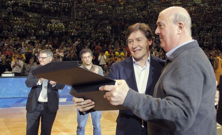 El ex jugador del Fórum, &#039;Quino&#039; Salvo, recibe un homenaje en A Coruña