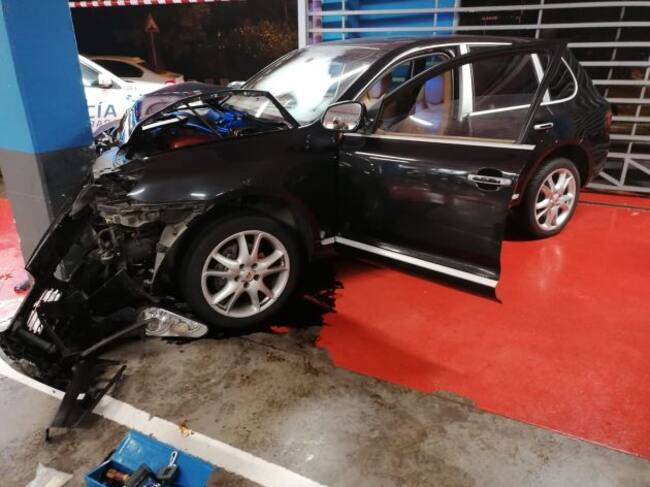 Estado en el que quedó el coche accidentado en el párking