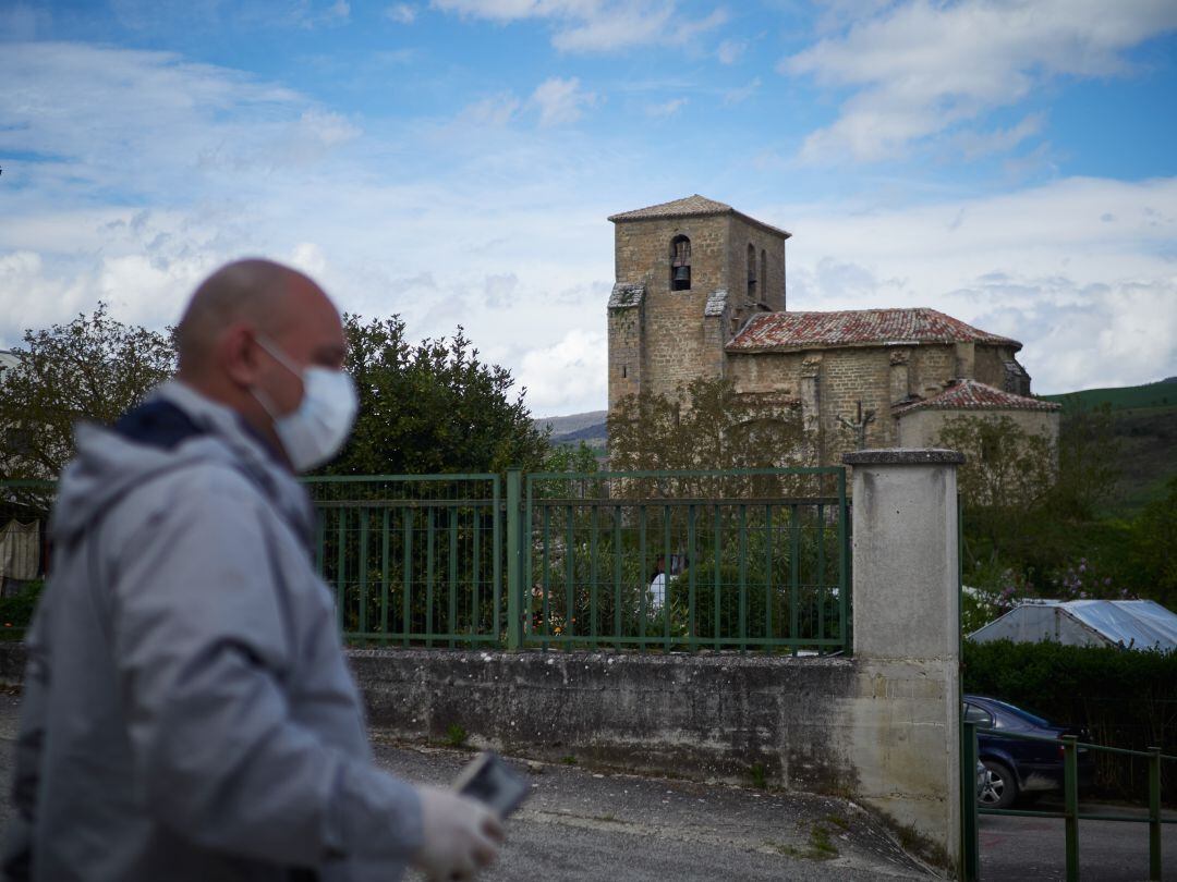 Una foto del pueblo de Azoz, en Navarra.