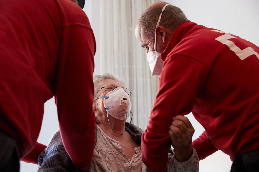 Los voluntarios han atendido a más de 17.500 personas dentro del programa Cruz Roja Responde