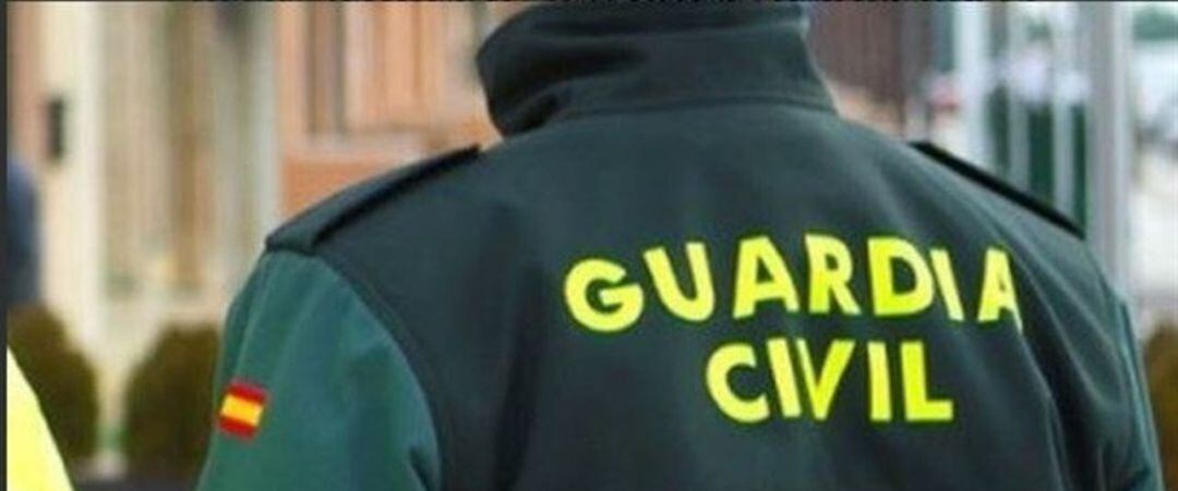 Un agente de la Guardia Civil