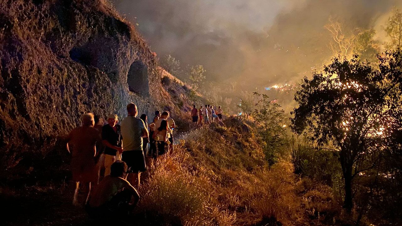 Incendio en el barrio del Sacromonte, en Granada, el sábado 5 de agosto de 2023