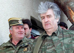 Radovan Karadzic junto a uno de sus generales, Ratko Mladic en abril de 1995 en Bosnia.