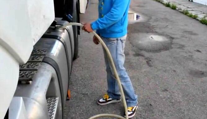 La Ertzaintza mantiene abierta la investigación para tratar de conocer la procedencia del combustible