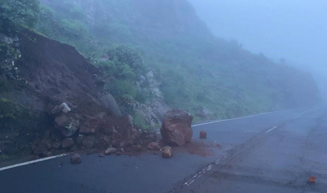 El viento deja desprendimientos y caída del tendido eléctrico y telefonía en La Palma, Tenerife y La Gomera