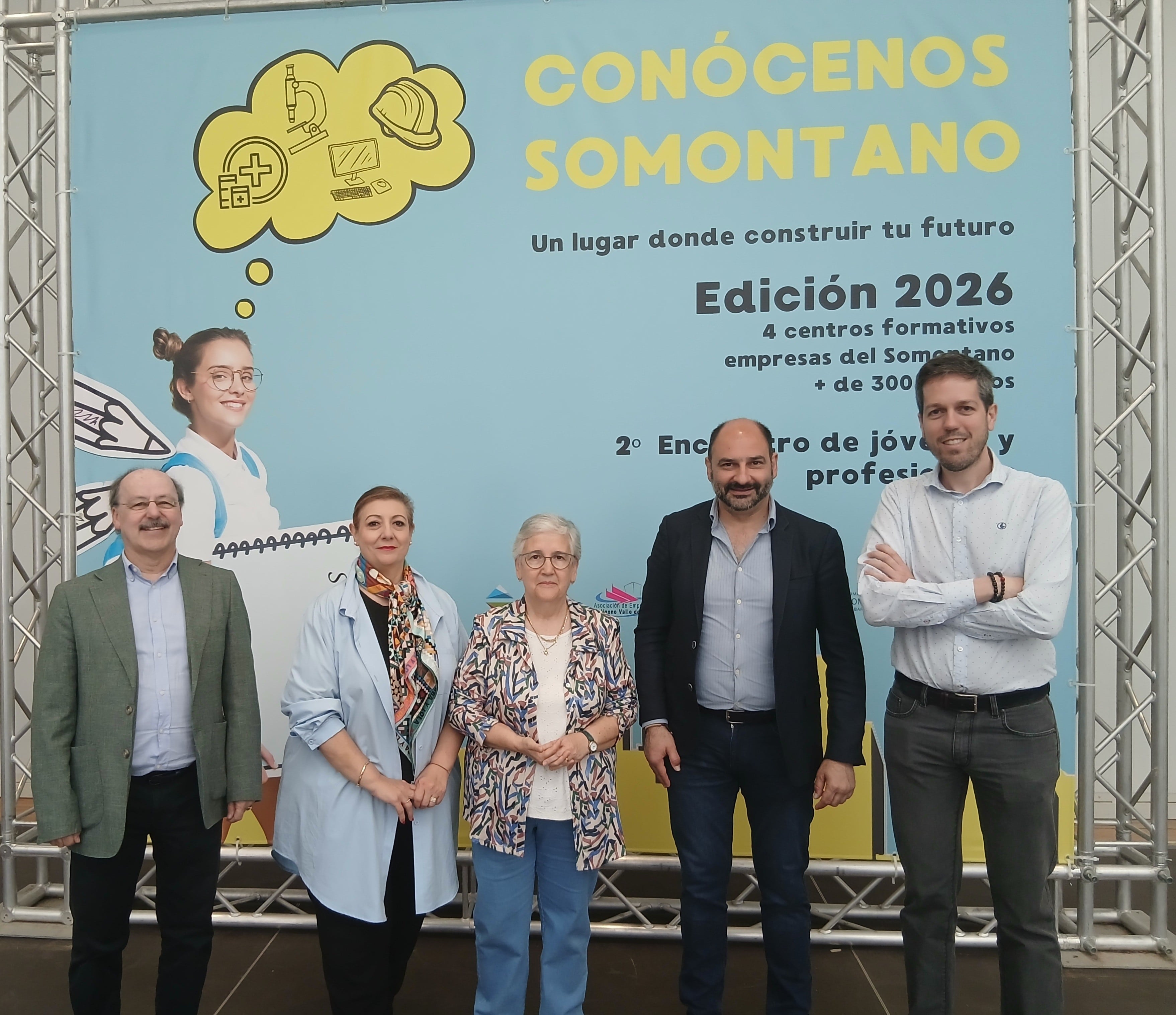 Autoridades que han asistido a la jornada "Conócenos Somontano"