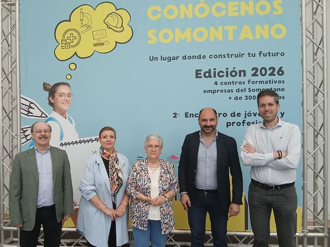 Autoridades que han asistido a la jornada "Conócenos Somontano"