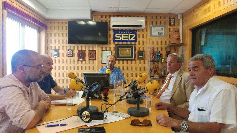 Mesa de debate en Hoy por Hoy Cádiz entre vecinos y hosteleros