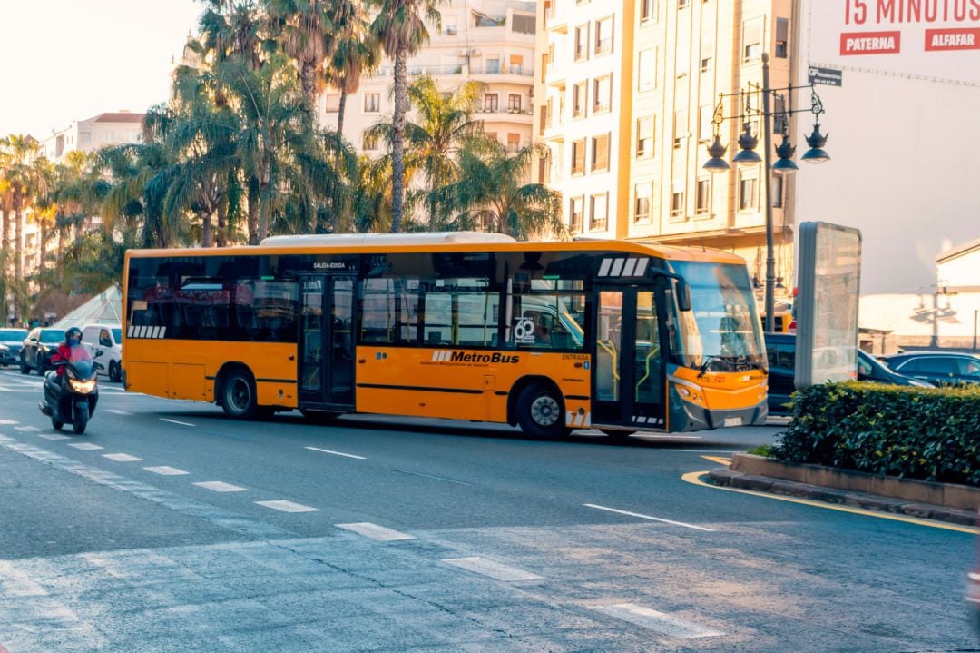 Un autobús de Metrobús que conecta València con el área metropolitana. 