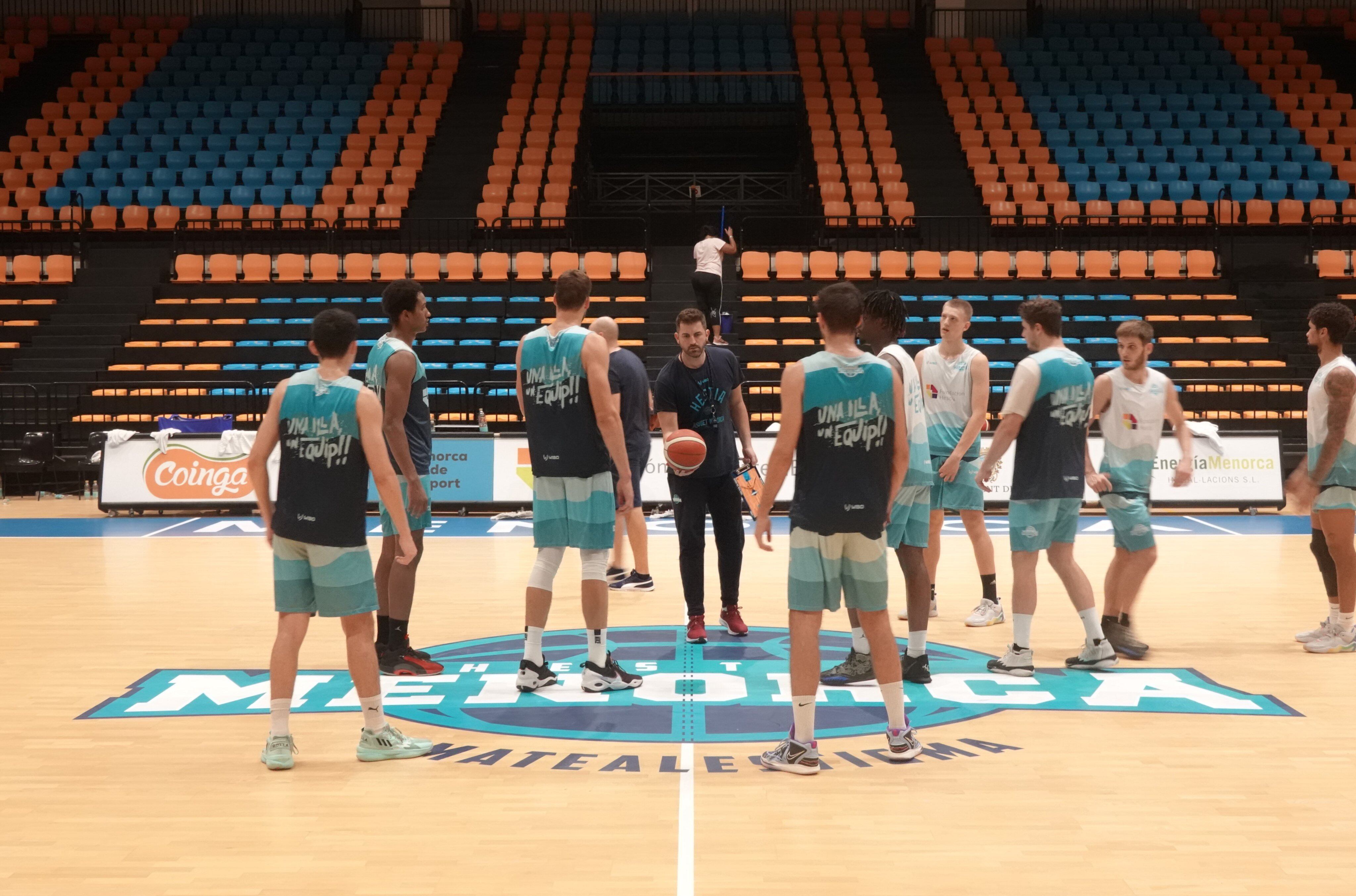 L'Hestia ja entrena al Pavelló Menorca després del trofeu de pàdel.