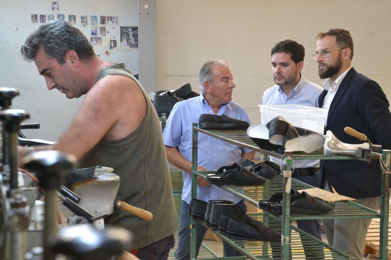 Portavoces de Ciudadanos Elche en el Parque Empresarial