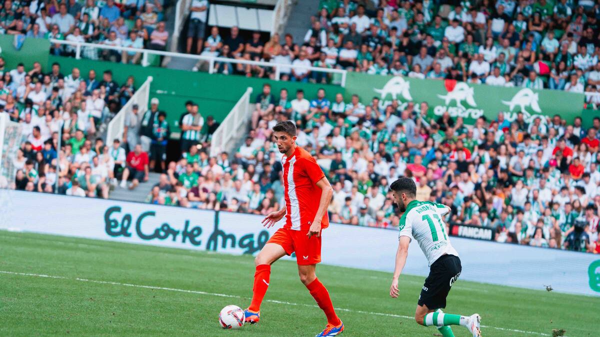 Édgar apunta a la defensa