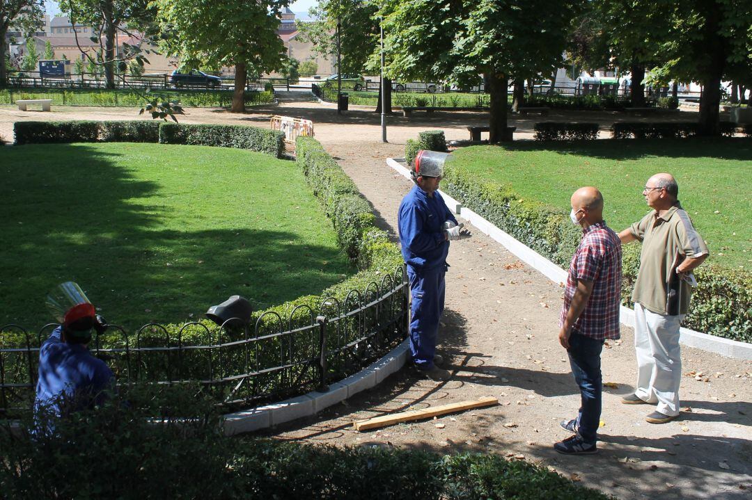 Trabajos en los jardines de Villángela