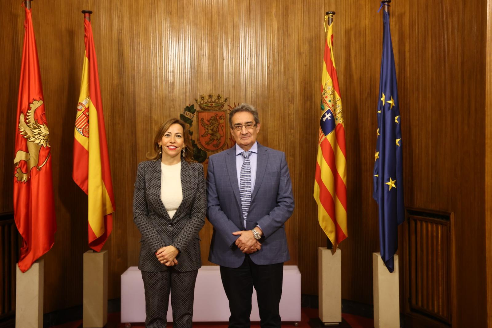 Natalia Chueca, alcaldesa de Zaragoza y Julio Calvo de Vox