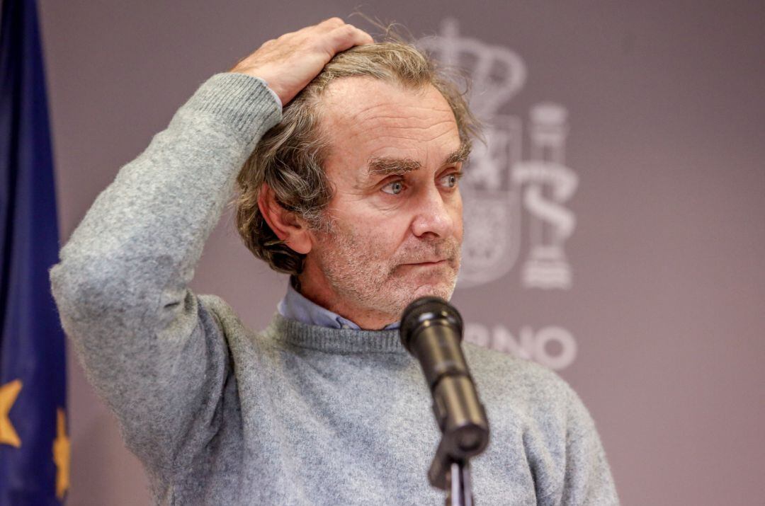 El director del Centro de Coordinación de Alertas y Emergencias Sanitarias (CCAES), Fernando Simón durante una rueda de prensa convocada ante los medios de comunicación en el Ministerio de Sanidad, Madrid, (España).