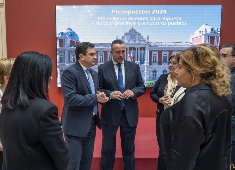 Miguel Ángel Valverde y parte del equipo de gobierno de la Diputación