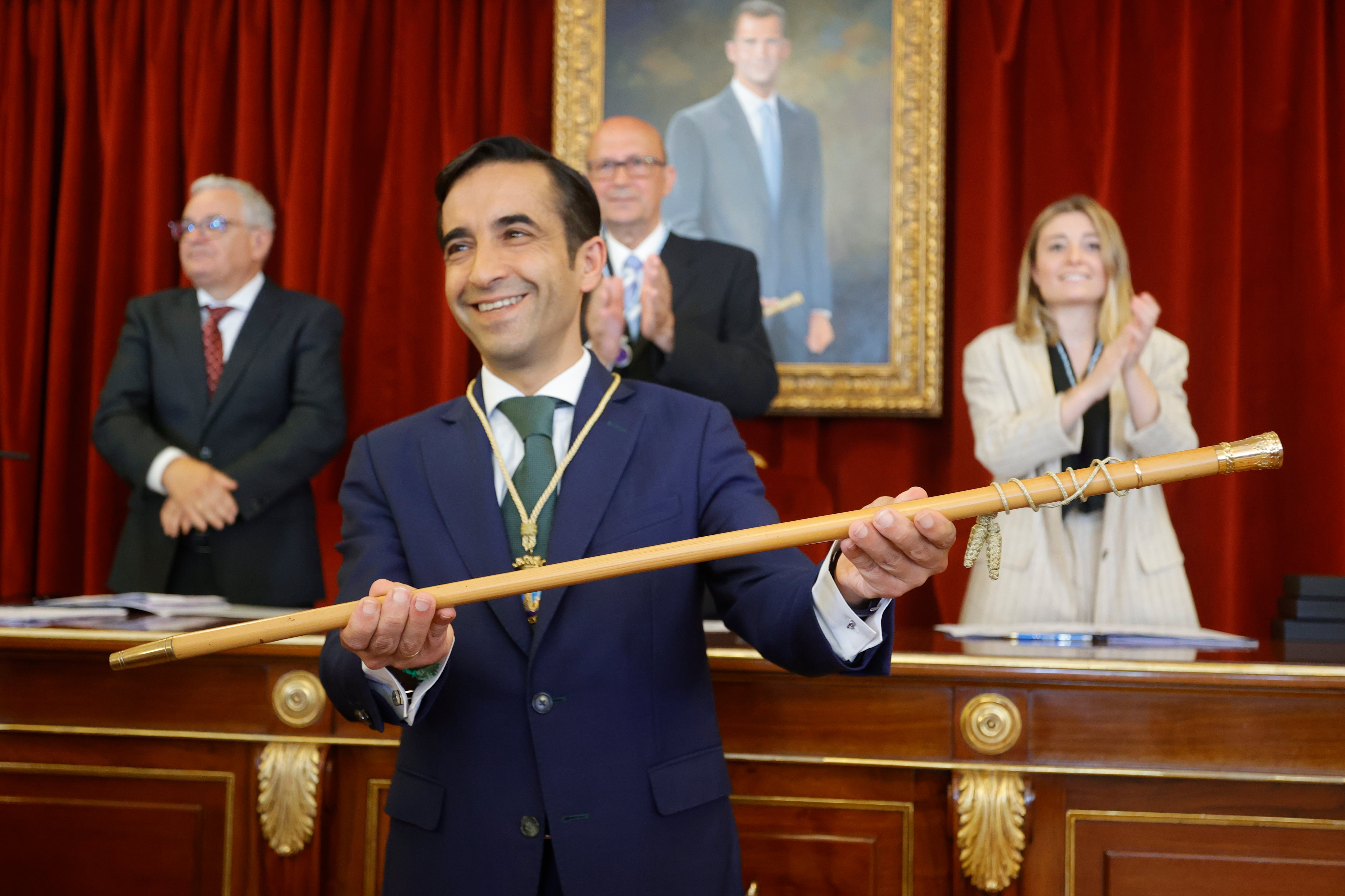 FERROL, 17/06/2023.-José Manuel Rey Varela toma posesión como alcalde de Ferrol, cargo que ya ocupó de 2011 a 2015, tras obtener su segunda mayoría absoluta en toda la etapa democrática de la ciudad.- EFE/ Kiko Delgado