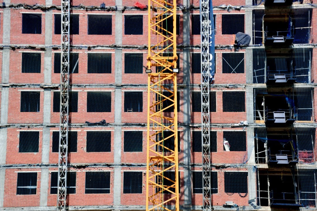 Obras de construcción de un edificio en Valencia.