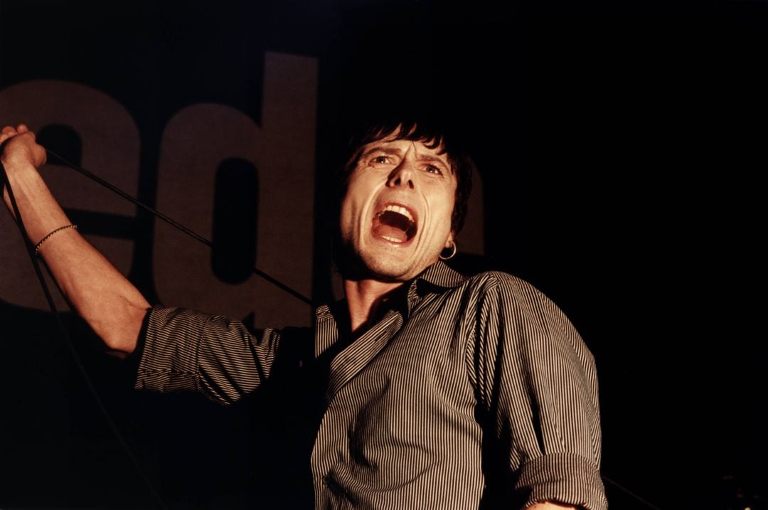 Brett Anderson durante un concierto de Suede en 1996