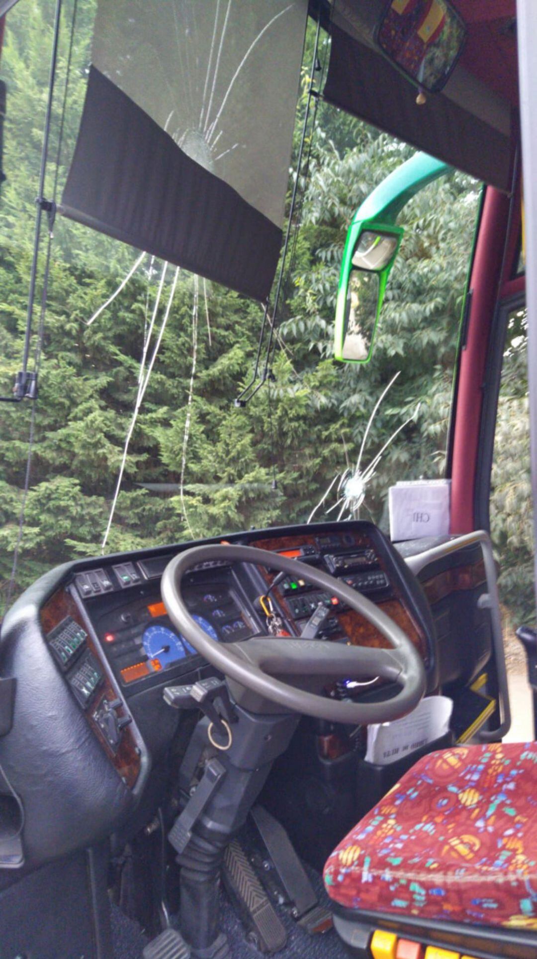 Imagen de la luna delantera del autbús de los aficionados xerecistas