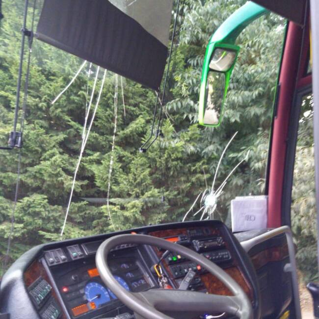 Imagen de la luna delantera del autbús de los aficionados xerecistas