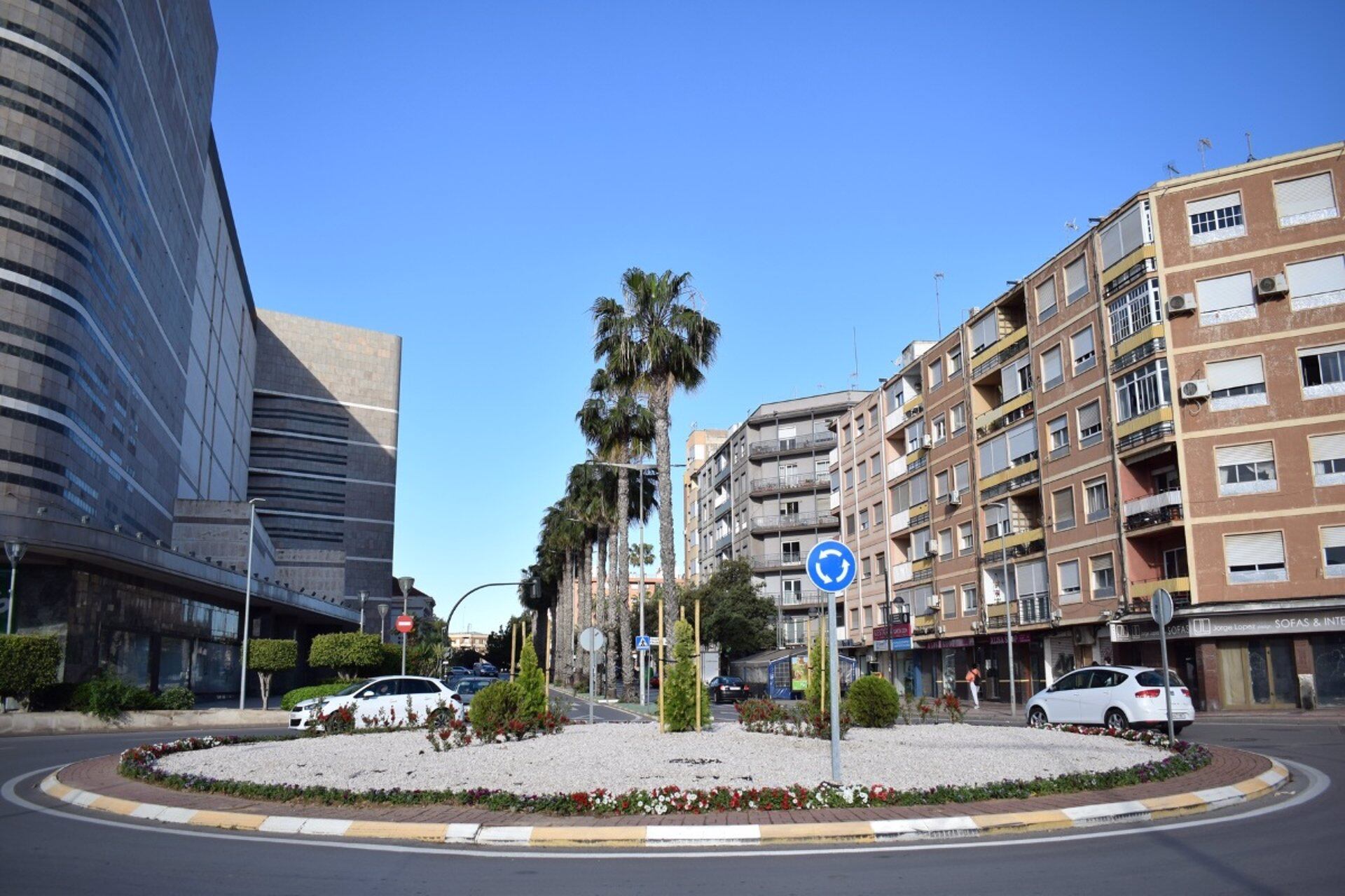 El Ayuntamiento de Cartagena renueva la rotonda en el cruce de Santiago Ramón y Cajal con Jorge Juan