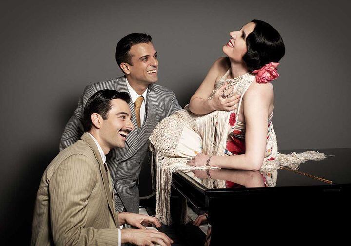 Diana Navarro, junto a los actores Alejandro Vera y Avelino Piedad