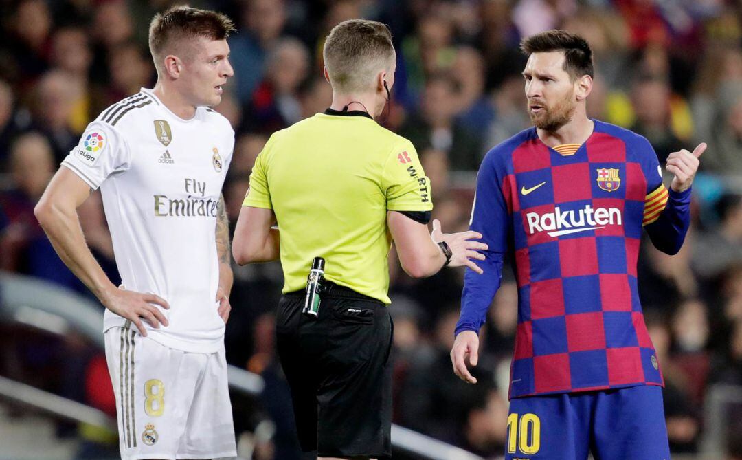 Kroos y Messi, en un Clásico entre el Real Madrid y el FC Barcelona.