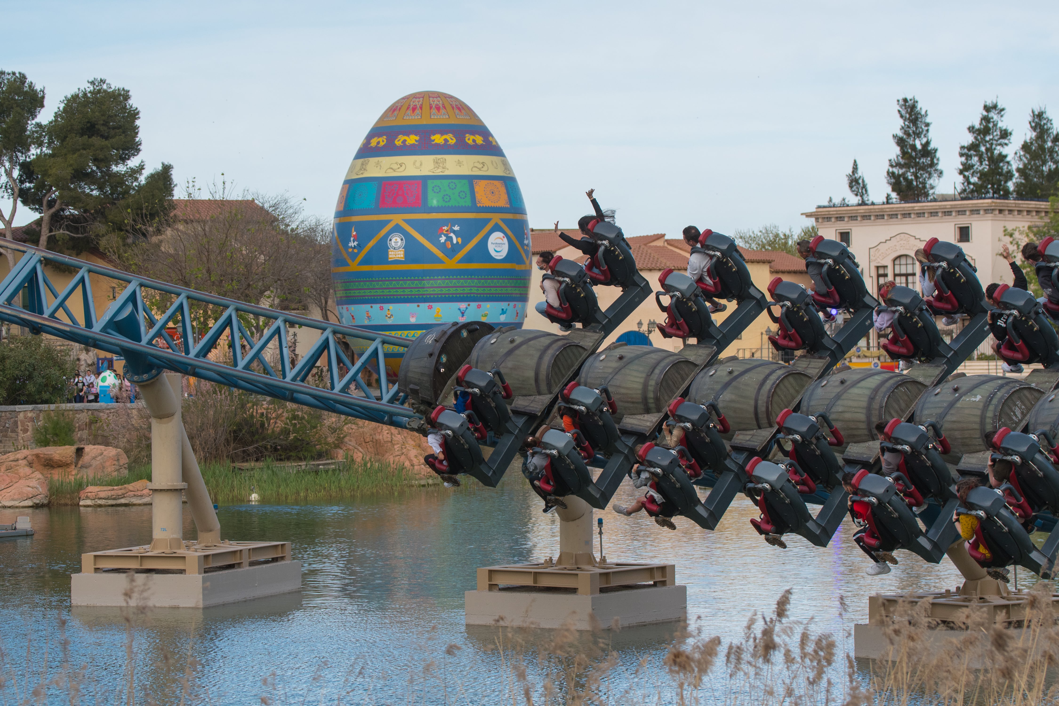 Vista de la atracción Furius Baco, en PortAventura.