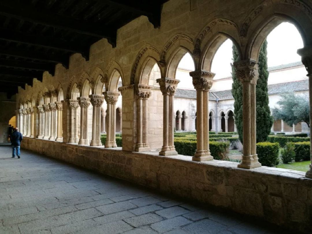 El claustro de Santa María la Real de Nieva ya es de titularidad municipal