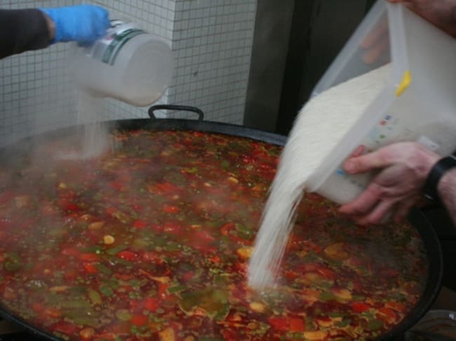 Para hacer la #PaellaCarrusel han hecho falta más de siete kilos de arroz.