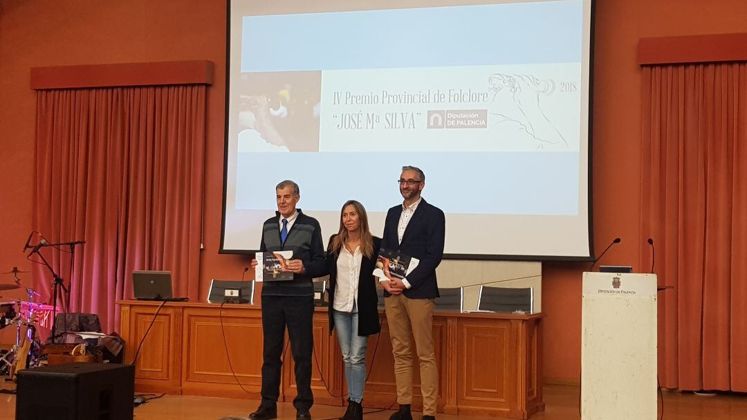 Imagen de archivo de la entrega del IV Premio José María Silva a Emilio Rey, catedrático emérito de Folclore Musical en el Real Conservatorio de Música de Madrid