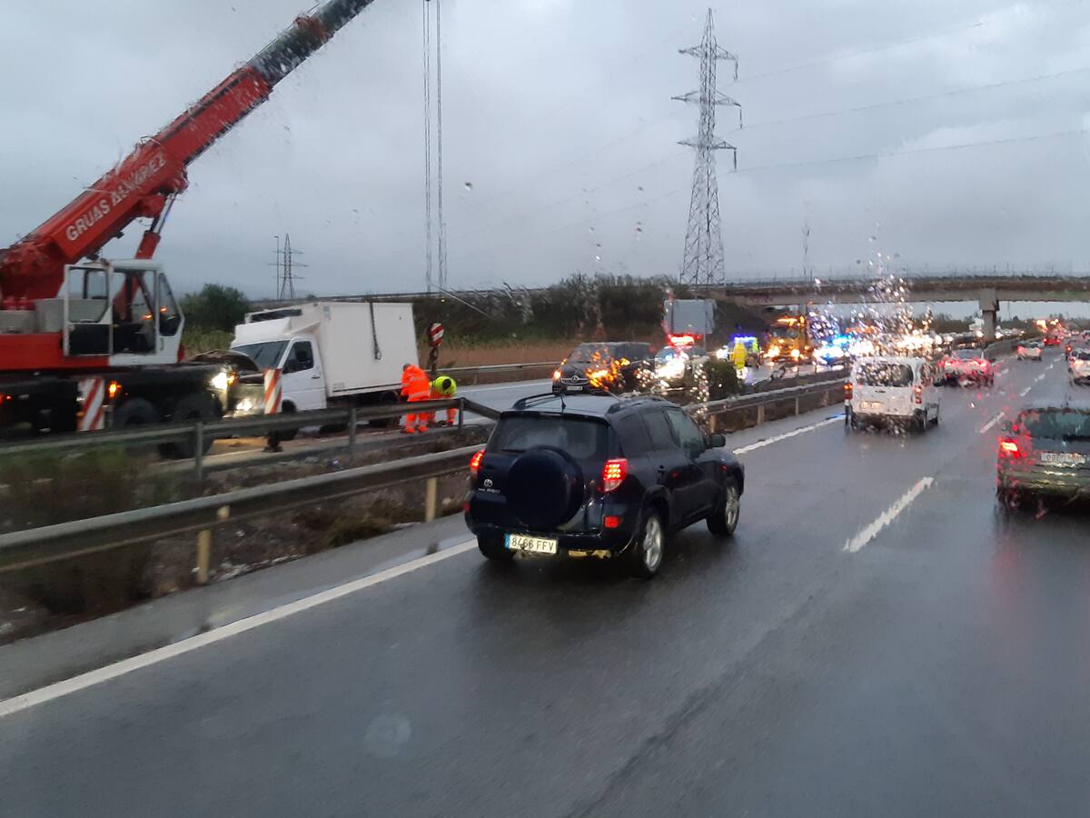 Un accidente colapsa por segundo día consecutivo la A 357 en hora punta