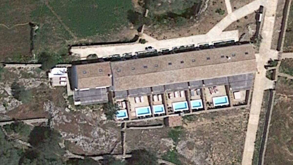 El GOB denuncia la inacció institucional davant les possibles infraccions de l'hotel rural de Torrevella mentre a França tanquen un local dels mateixos promotors