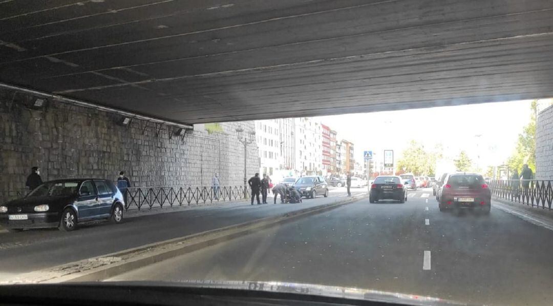 El menor ha quedado tendido en el suelo