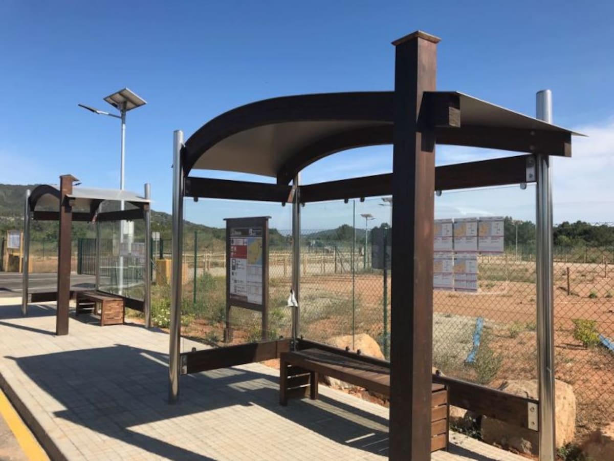 El Consell de Ibiza redactará en 2024 el proyecto de mejora de las paradas de autobús