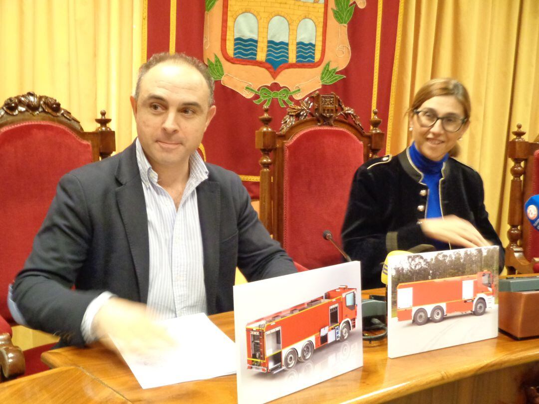 Emilio Berzosa, portavoz del equipo de gobierno, y Raquel González, alcaldesa 