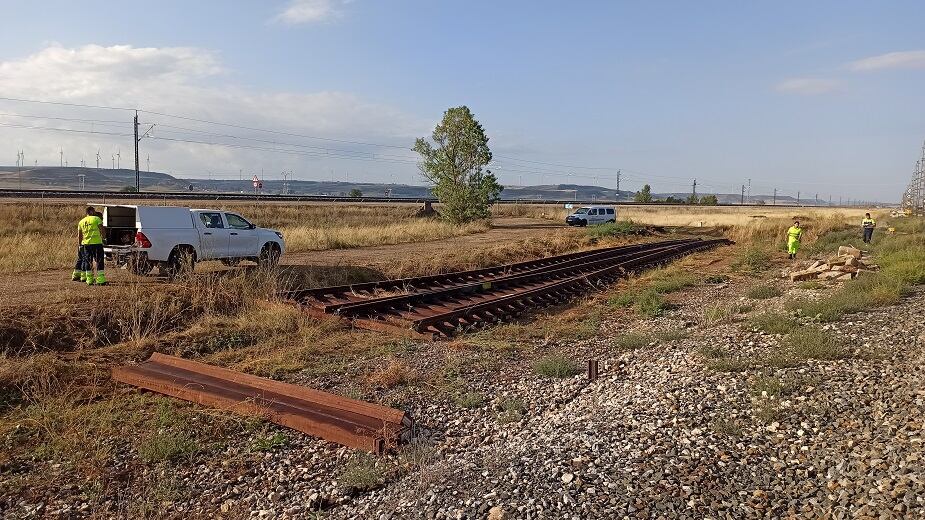 Trabajos en la línea férrea cerca de Quintana del Puente