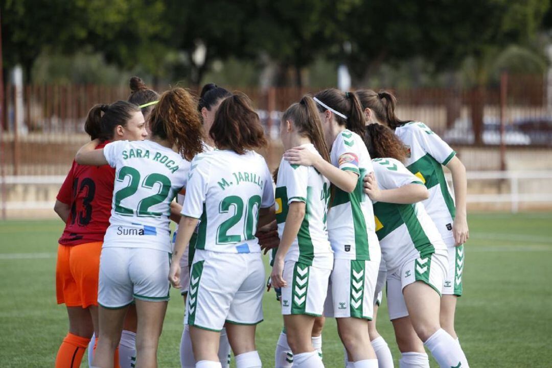 Las jugadoras del Elche se conjuran antes del partido